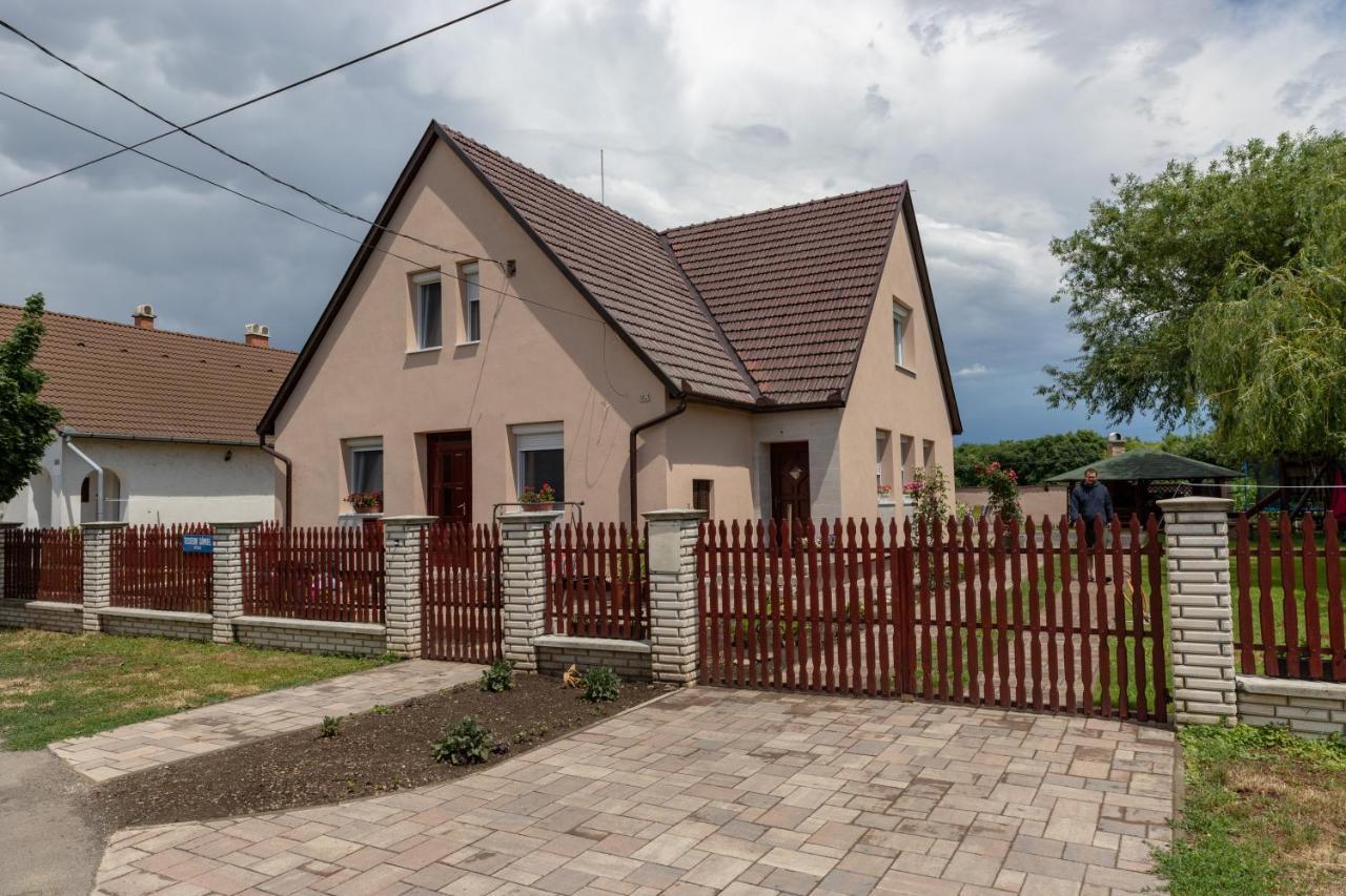 Linett Apartman Хайдусобосло Экстерьер фото