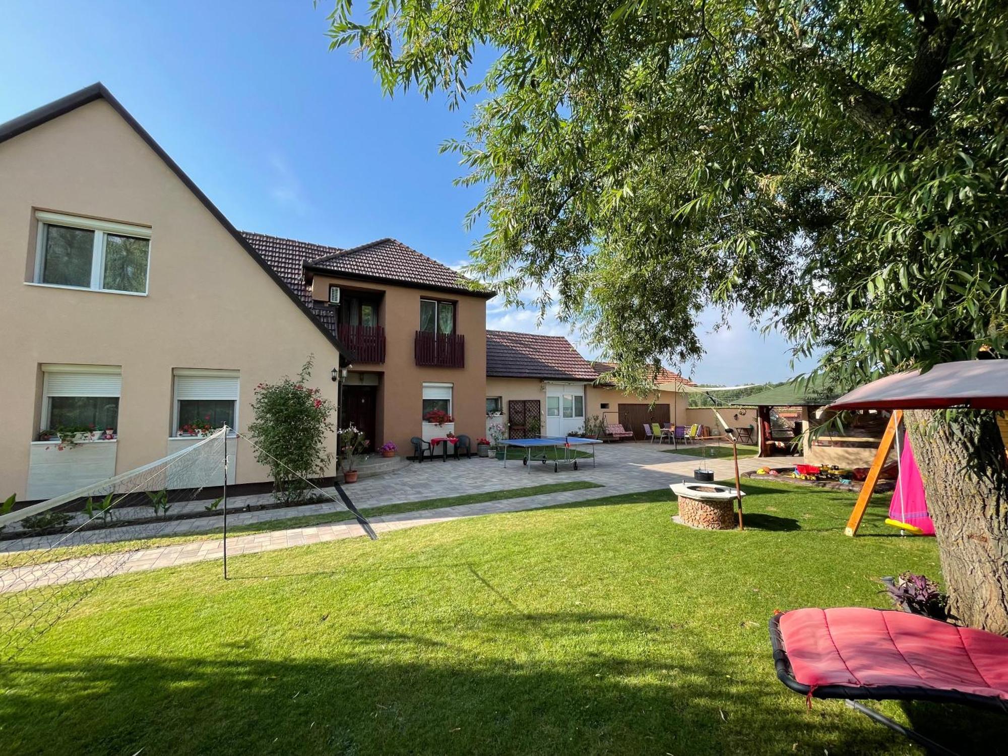 Linett Apartman Хайдусобосло Экстерьер фото