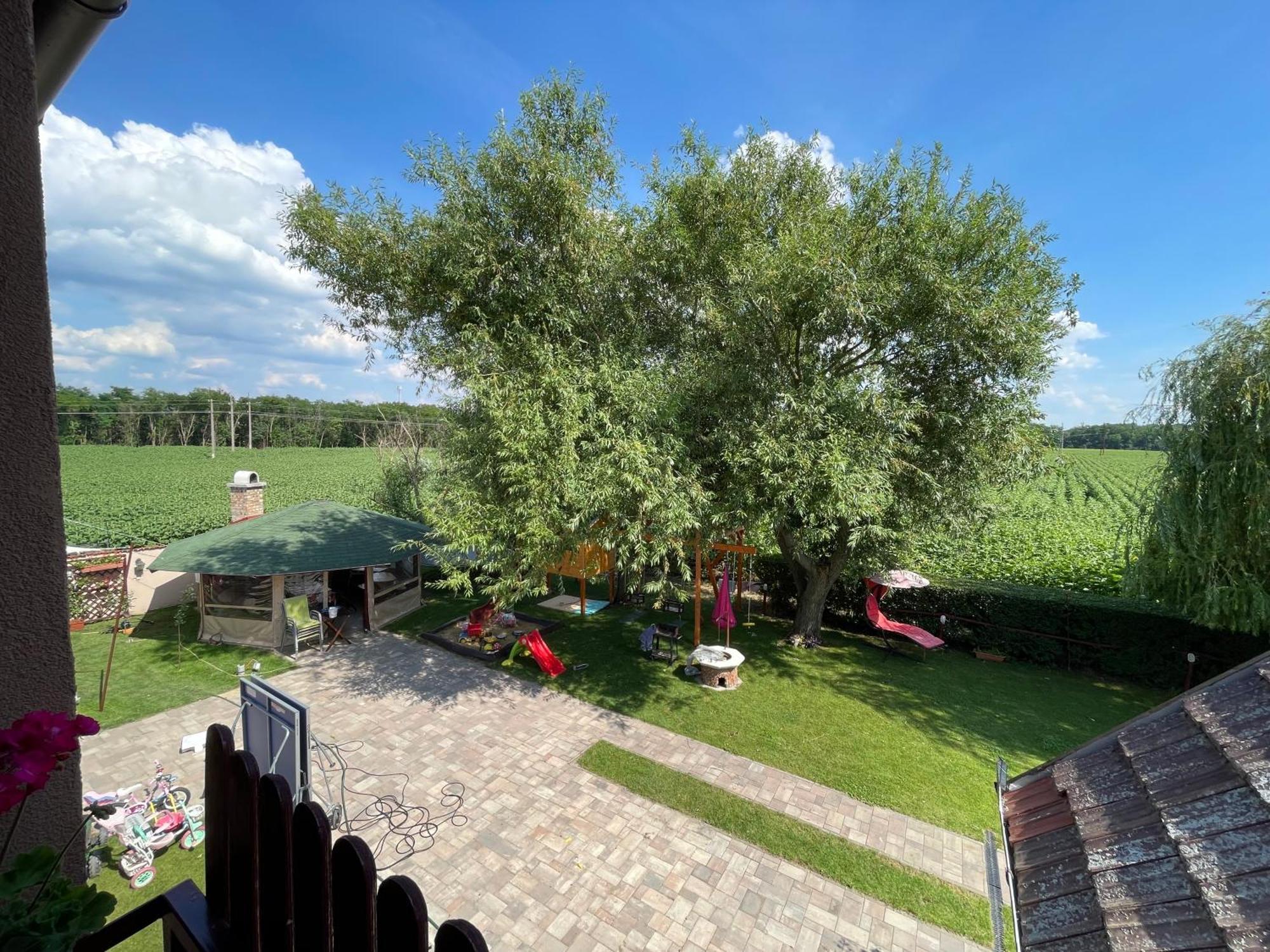 Linett Apartman Хайдусобосло Экстерьер фото