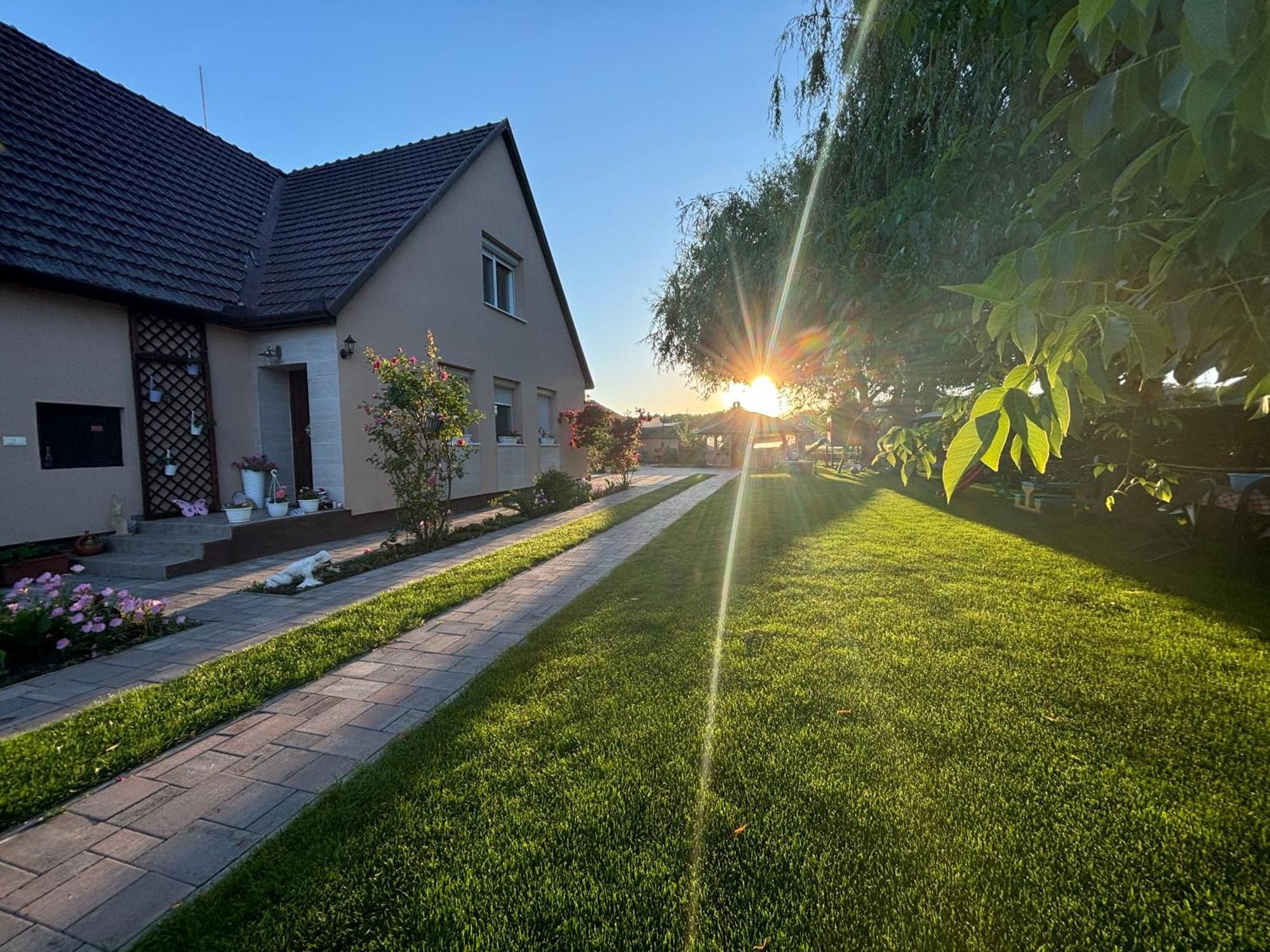 Linett Apartman Хайдусобосло Экстерьер фото