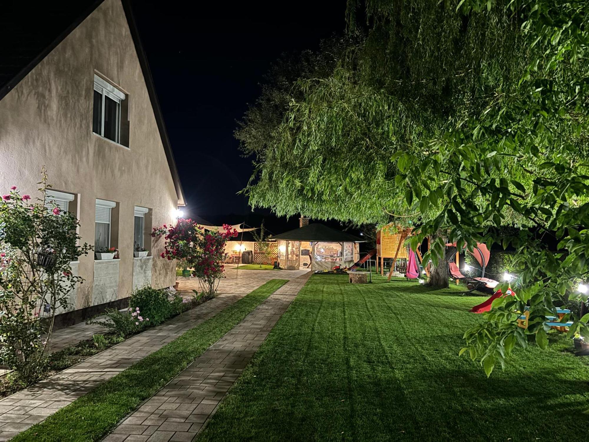Linett Apartman Хайдусобосло Экстерьер фото